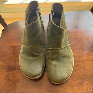 Olive Suede Chelsea Boots with Leather Interior Size 8/39
